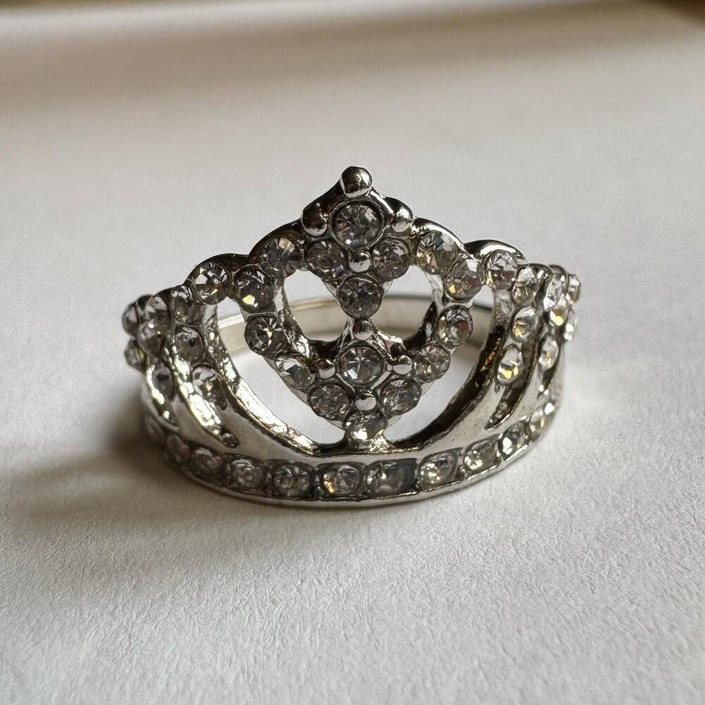 Silver Rhinestone Crystal Crown Ring Size 8 NWOT